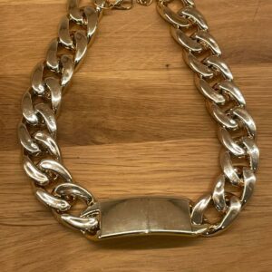 Kim guld kedje choker.