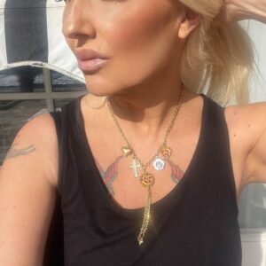 Fiona halsband med kors och hjärtan
