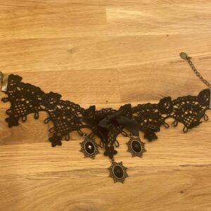 Lacy spets choker halsband.