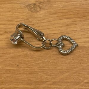 Fake navel piercing 