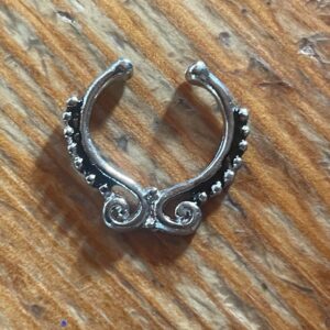 Fake septum piercing