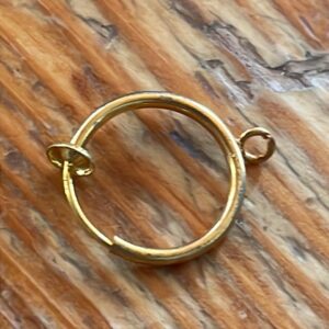 Fake piercing ring som du kan sätta på eget smycke på.