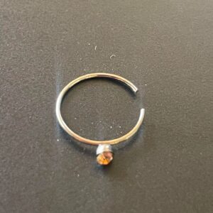 Fake piercing ring med gul sten