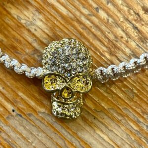 Tufft shamballa armband med dödskalle