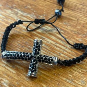 Tufft shamballa armband med kors