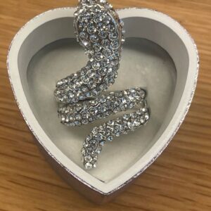 Snygg ormring med swarovski kristaller