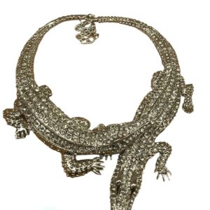 Mikkan maffigt krokodil halsband med mycket bling