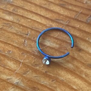Fake piercing ring med bling sten