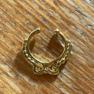 Fake septum piercing