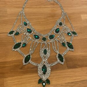 Marilyn maffigt strasshalsband med mycket bling.
