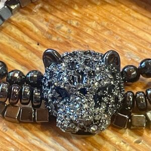 Tufft armband med leopardhuvud med massa swarovskistenar