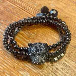 Tufft armband med leopardhuvud med massa swarovskistenar