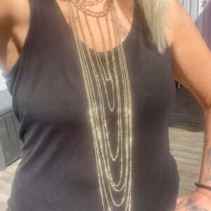 Christina långt guld halsband.