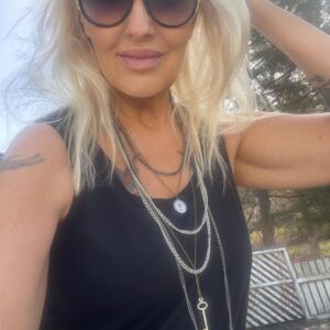 Lollo långt rockigt halsband