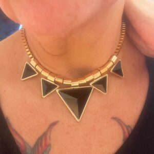 Tyra tufft halsband.