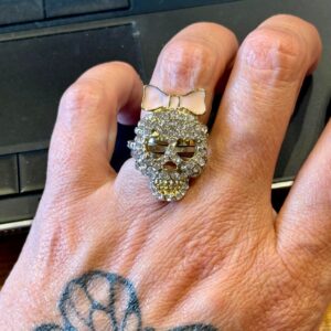 Snygg ring med döskalle och bling