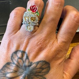 Snygg ring med döskalle och bling