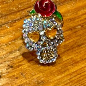 Snygg ring med döskalle och bling