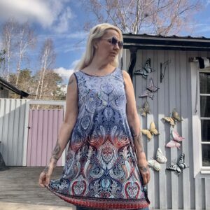 Klänning Caroline med svalor och bling